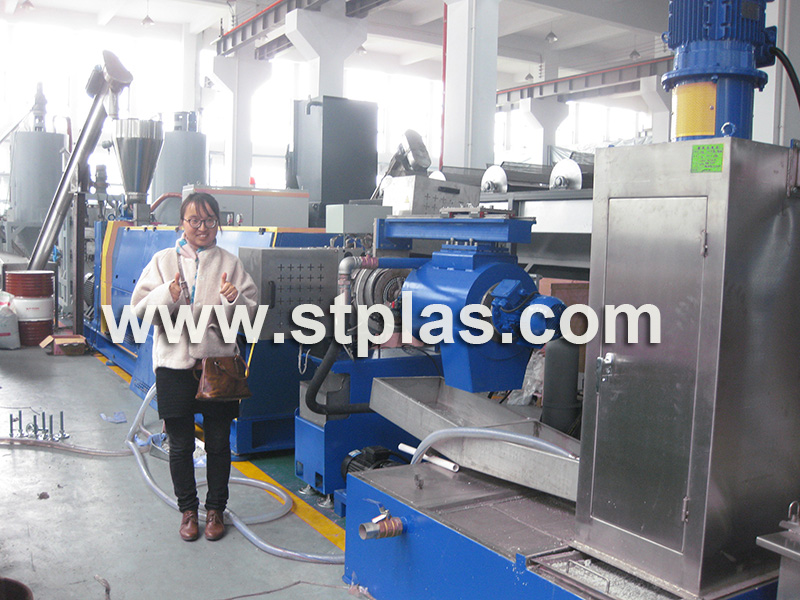 plastic flake pelletizing machine 800.jpg